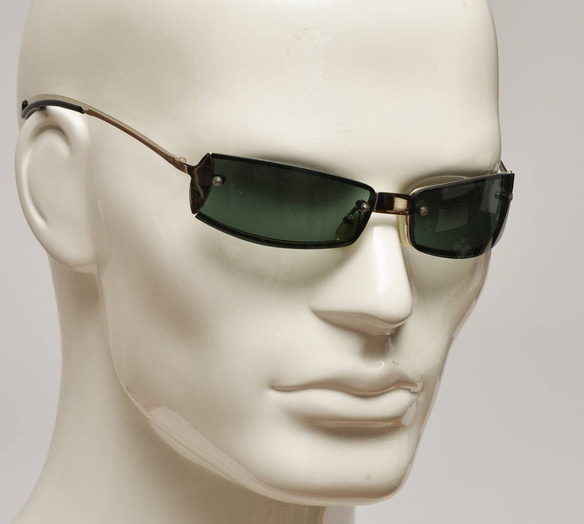 Freestyle Sonnenbrille 7461-001 mit silbernem Metallrahmen und dunkelgrünen Gläsern