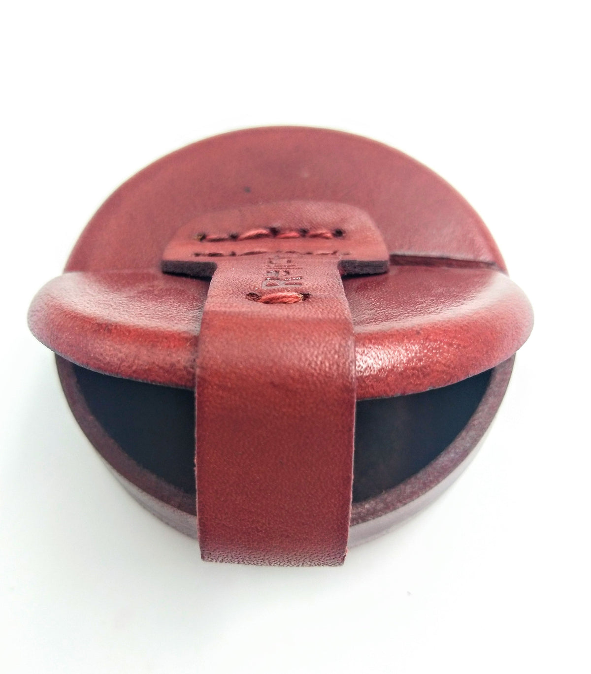 Relict Roundbox Rot, 60 mm Durchmesser – Münzbox aus Hartleder