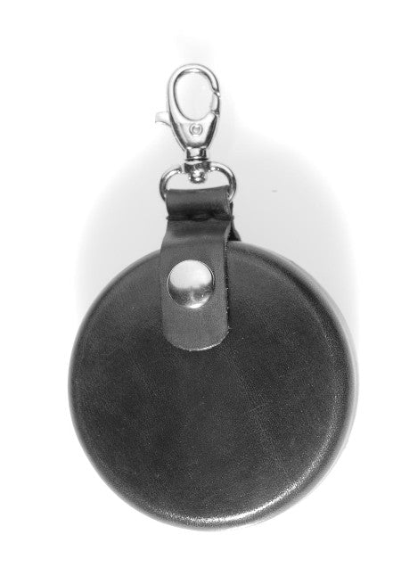 Relict Leder Rundbox mit Karabiner in Schwarz