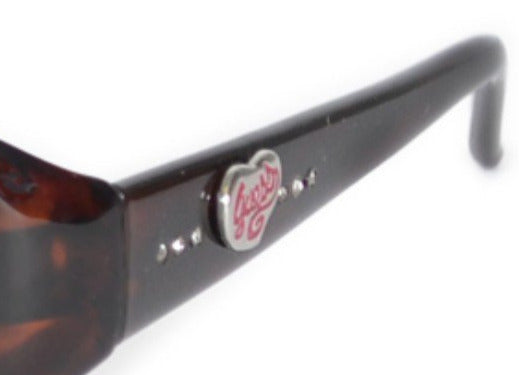 Bügeldetail der Guess GU T-107 mit rosa Herzlogo und weissen Strasssteinen