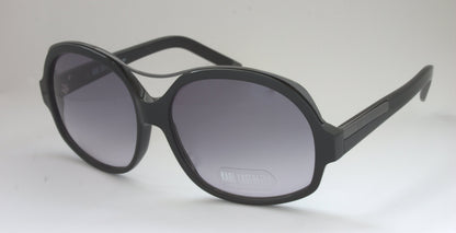 Karl Lagerfeld KL 606S-001 in Schrägansicht – schwarzer Rahmen mit Doppelsteg