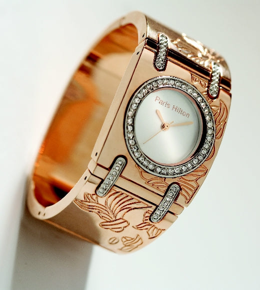 Paris Hilton Bangle in Roségold mit Swarovski-Lünette und weissem Zifferblatt, Schrägansicht