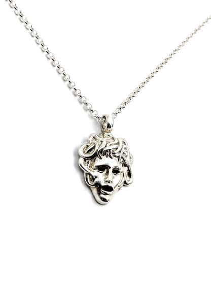 Medusa-Maske als Silberanhänger von Relict, weitere Ansicht